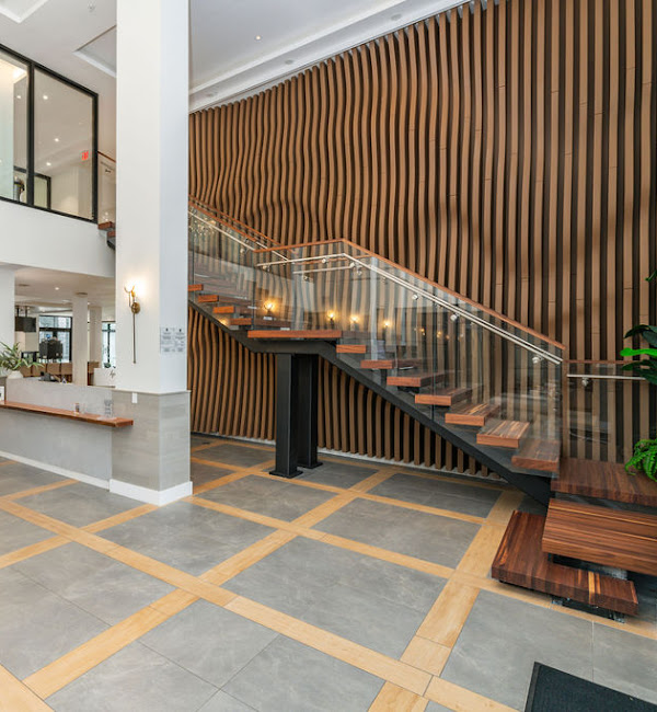 River – Lobby